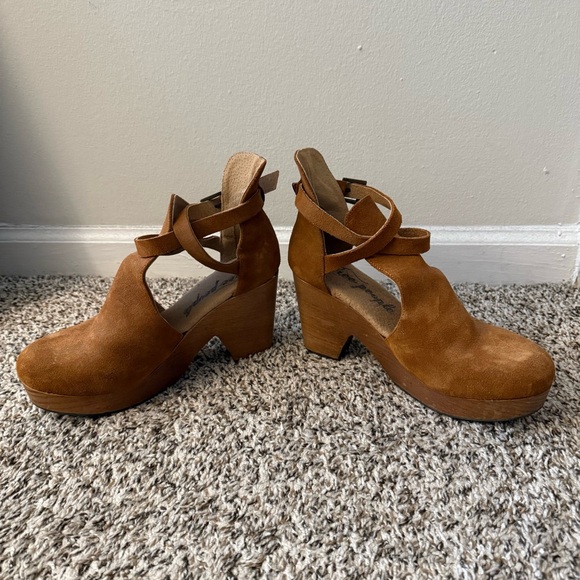 Free People Suede Tan Women's Ankle Clogs - Picture 3 of 6